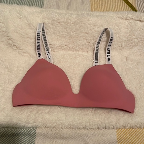 Victoria's Secret Other - Victoria’s Secret dusty rose wireless bra 34B